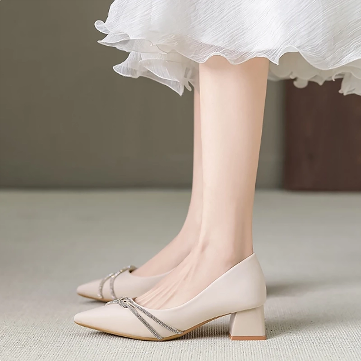 Women Dirndl Pumps Beige